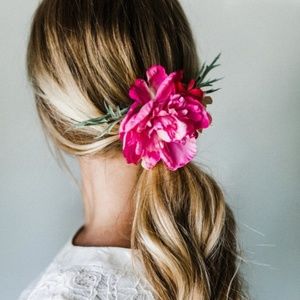 NWOT Fuschia Flower Comb by Emily Rose